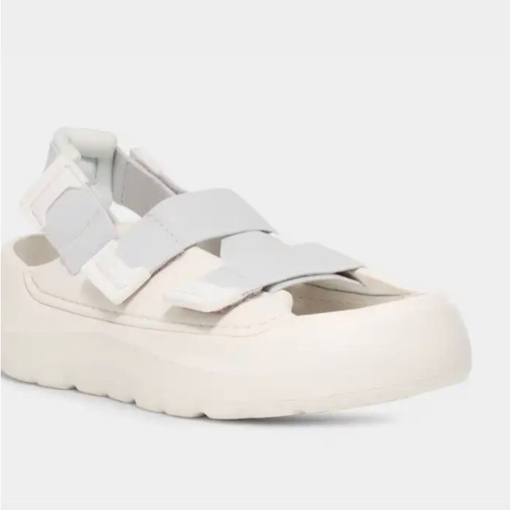UGG white Stratus ultra-lightweight molded platform sandals size 10 brand new